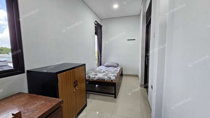 Kost Griya Dokter Abu Notoyudan Single Bed with Balcony Gedong Tengen Yogyakarta